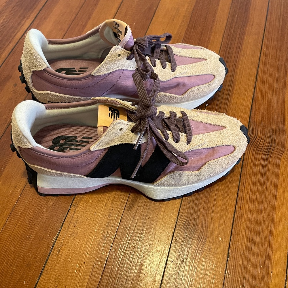 Women’s New Balance 327 Size 8.5
